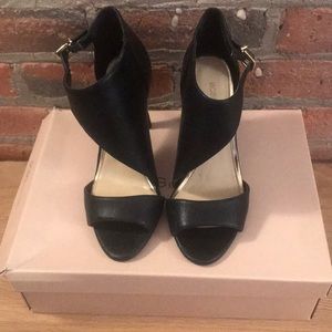 BCBG PL-RUIZE black heels in size 8